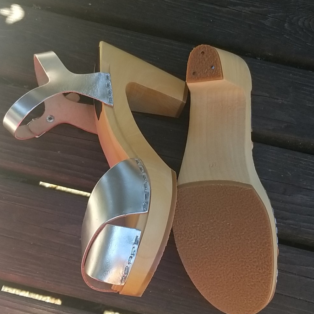 NWT Swedish Hasbeens Clogs